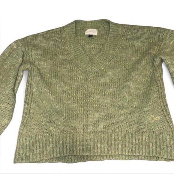 Light Green Vintage Wool Sweater - Picture 3 of 7